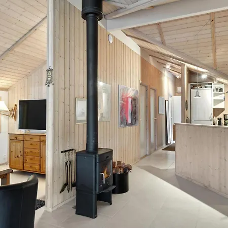 Casa de Férias Stunning In With Kitchen Dronningmølle
